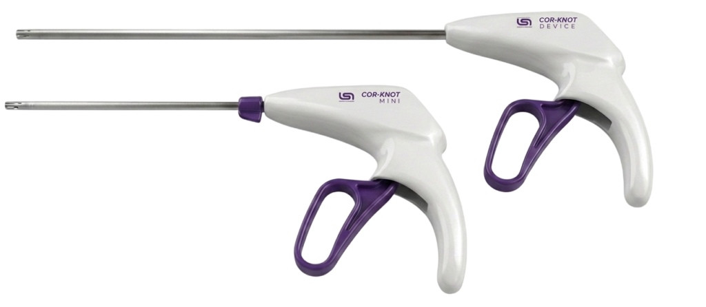 Dispositivo quirúrgico COR-KNOT y COR-KNOT MINI para fijación automatizada de suturas con sujetadores de titanio en cirugías cardiovasculares.